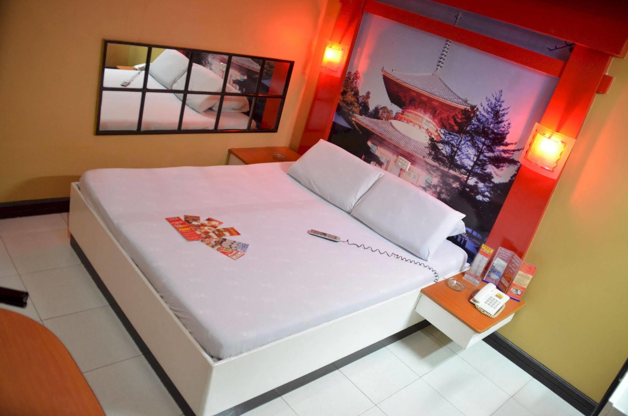 Hotel Sogo Edsa Caloocan Экстерьер фото