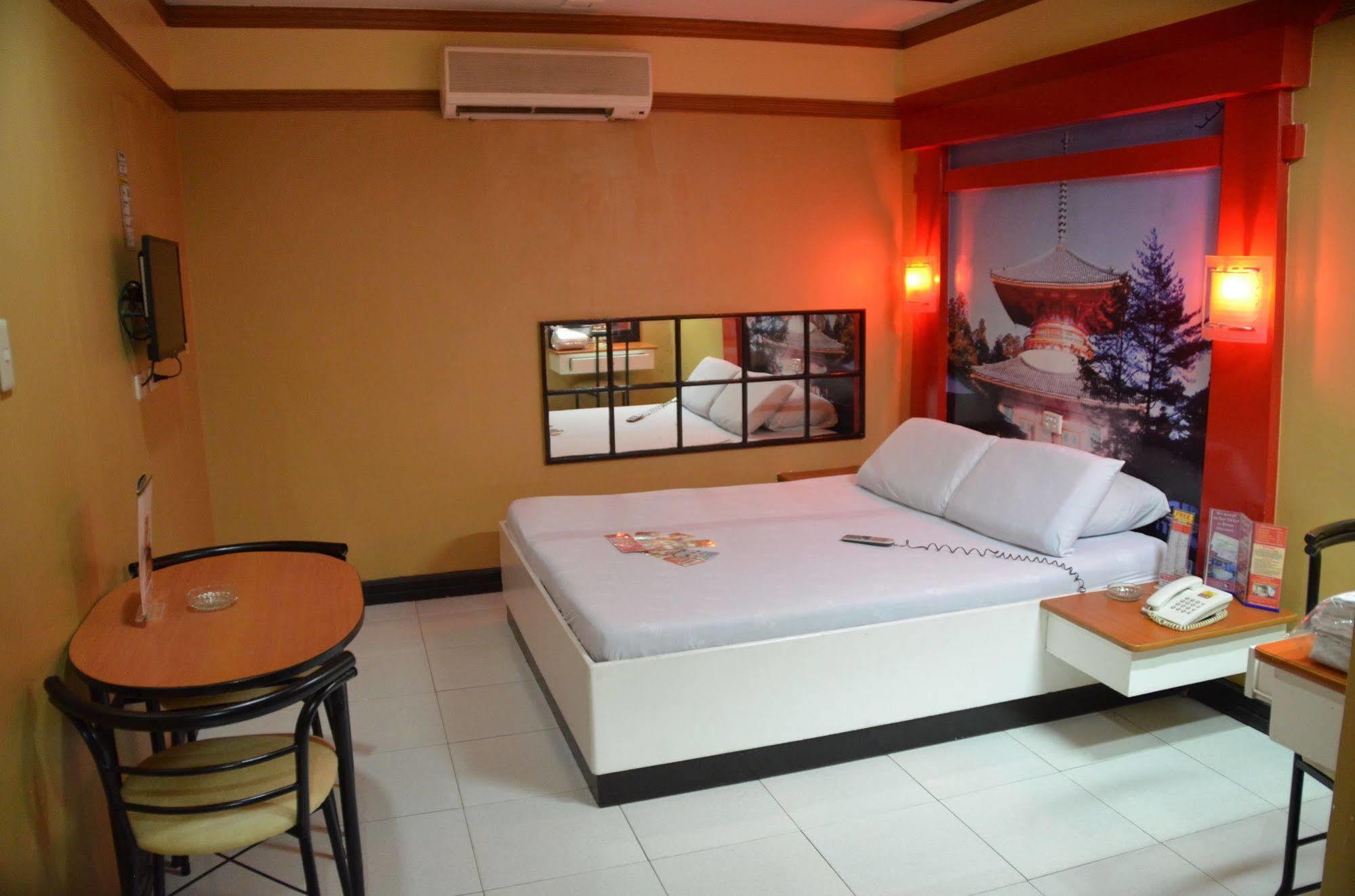 Hotel Sogo Edsa Caloocan Экстерьер фото